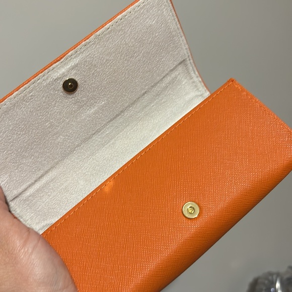 Tory Burch Sunglass Case - Picture 4 of 4